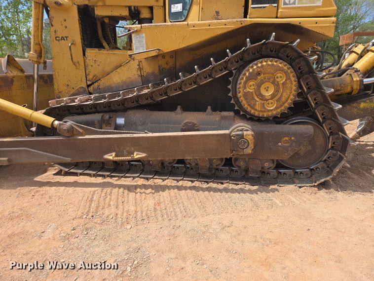 image for item EB1451 1984 Caterpillar D8L dozer