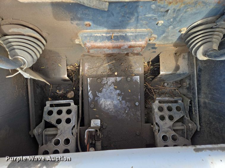 image for item EB1455 2000 Bobcat 863 skid steer loader