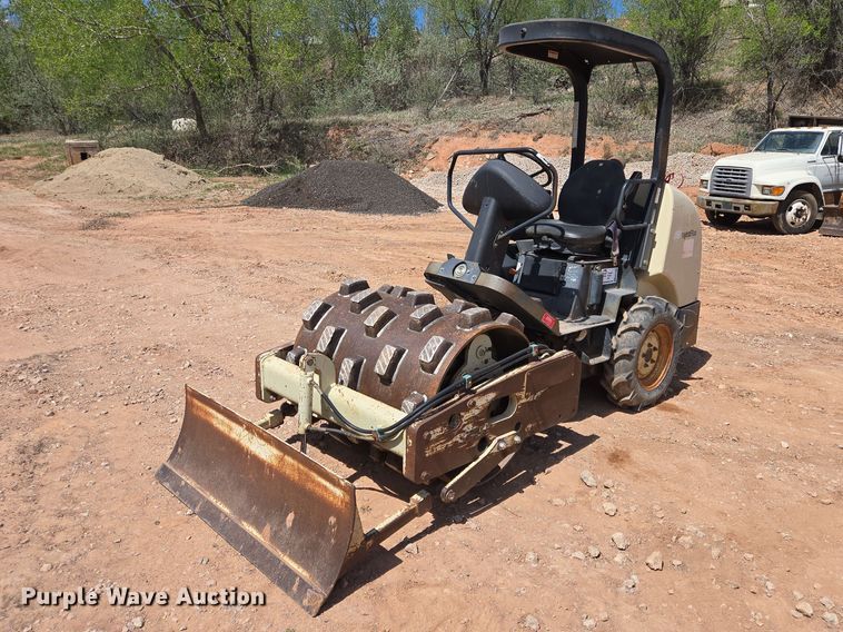 image for item EB1456 Ingersoll Rand SD-25F single drum vibratory roller