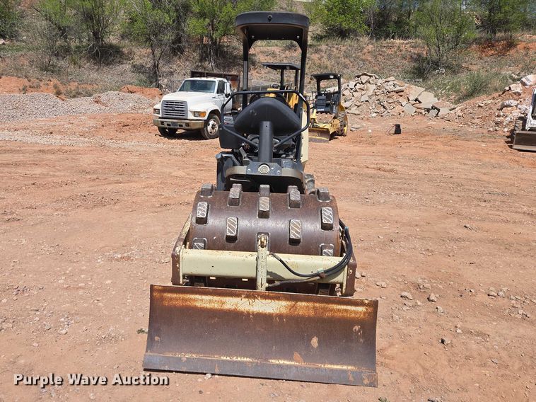 image for item EB1456 Ingersoll Rand SD-25F single drum vibratory roller