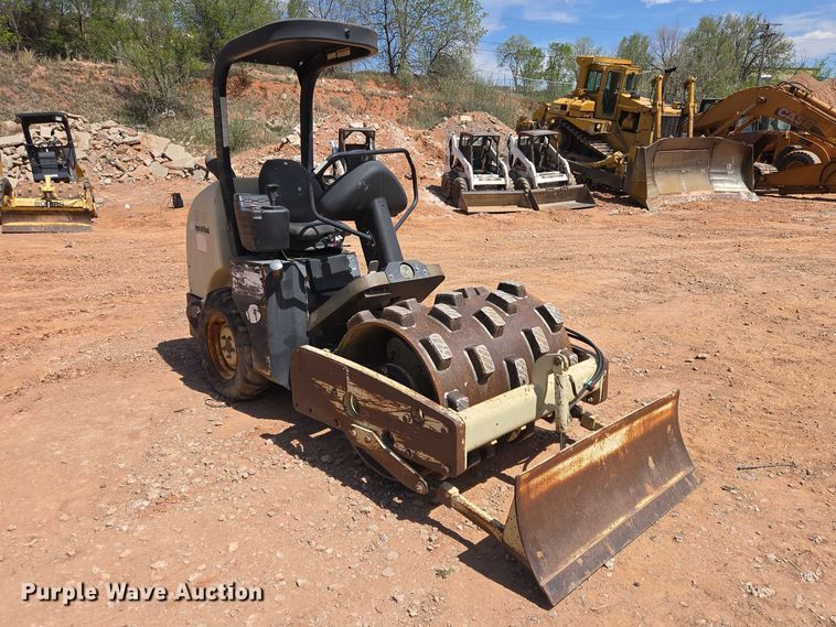 image for item EB1456 Ingersoll Rand SD-25F single drum vibratory roller