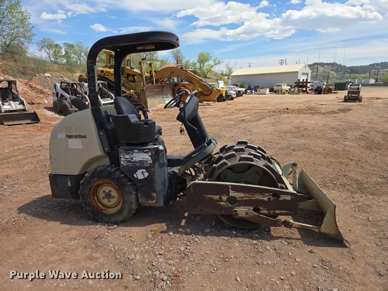 image for item EB1456 Ingersoll Rand SD-25F single drum vibratory roller