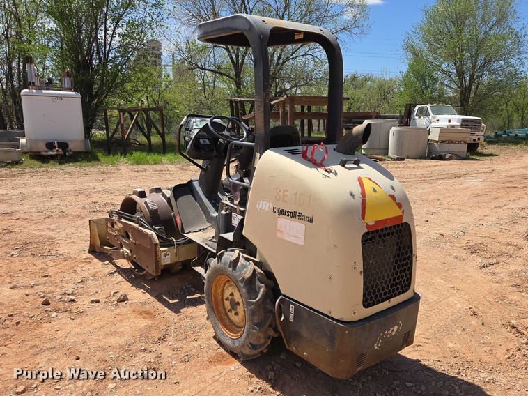 image for item EB1456 Ingersoll Rand SD-25F single drum vibratory roller