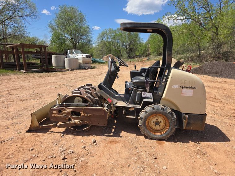 image for item EB1456 Ingersoll Rand SD-25F single drum vibratory roller