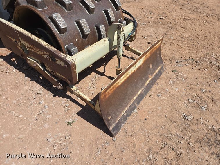 image for item EB1456 Ingersoll Rand SD-25F single drum vibratory roller