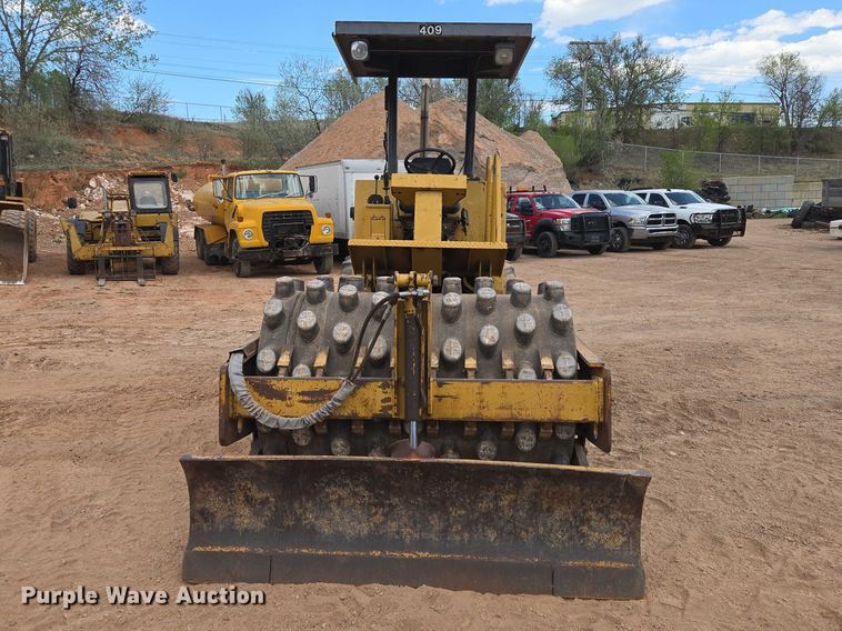 image for item EB1458 1997 Caterpillar CP-433C single drum vibratory roller