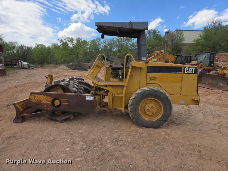 image for item EB1458 1997 Caterpillar CP-433C single drum vibratory roller