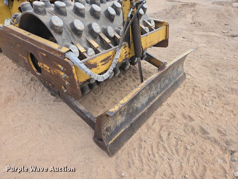image for item EB1458 1997 Caterpillar CP-433C single drum vibratory roller