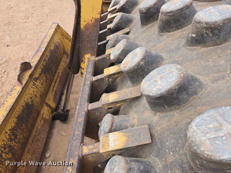 image for item EB1458 1997 Caterpillar CP-433C single drum vibratory roller
