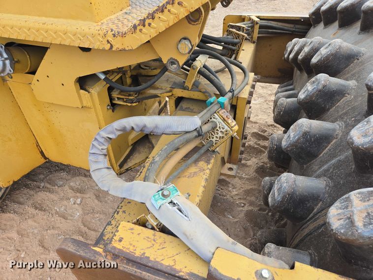 image for item EB1458 1997 Caterpillar CP-433C single drum vibratory roller