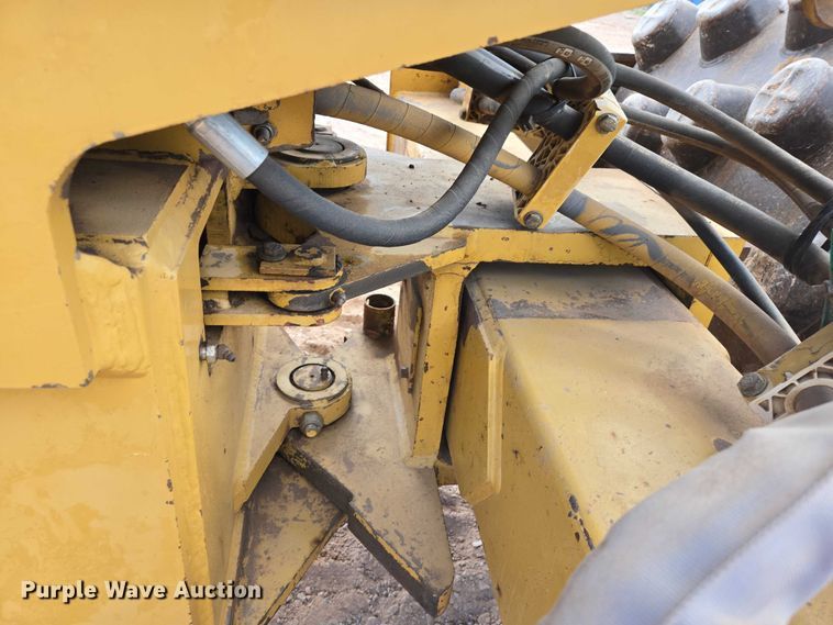 image for item EB1458 1997 Caterpillar CP-433C single drum vibratory roller