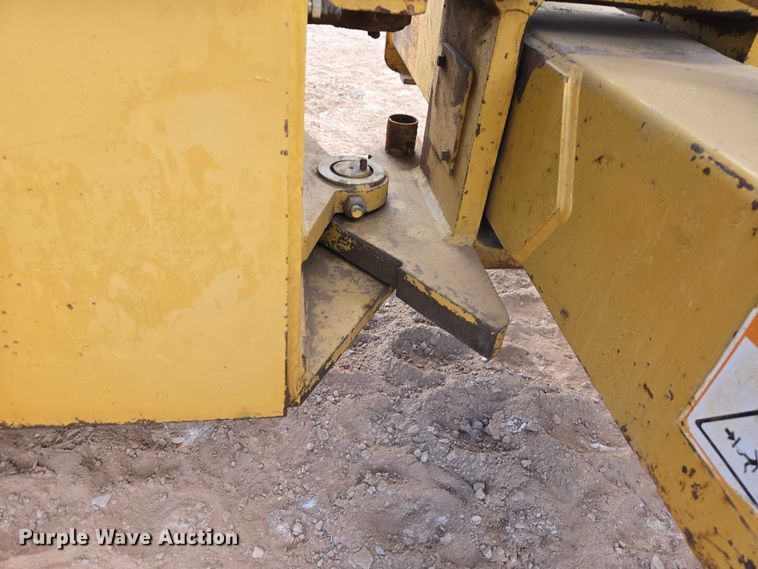 image for item EB1458 1997 Caterpillar CP-433C single drum vibratory roller