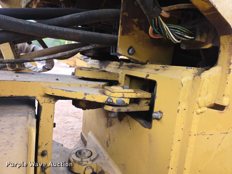 image for item EB1458 1997 Caterpillar CP-433C single drum vibratory roller