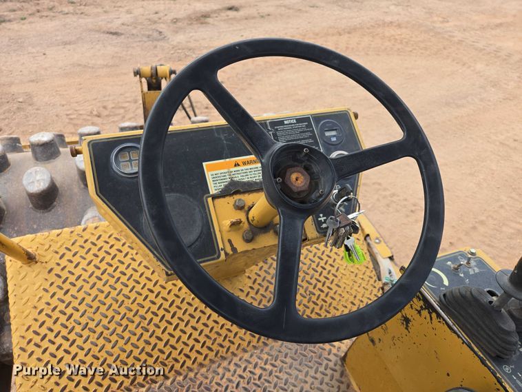 image for item EB1458 1997 Caterpillar CP-433C single drum vibratory roller