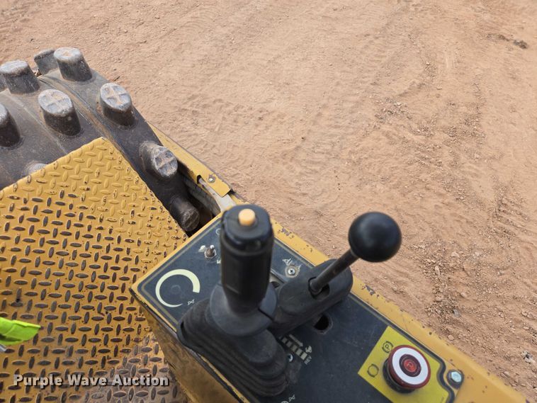 image for item EB1458 1997 Caterpillar CP-433C single drum vibratory roller