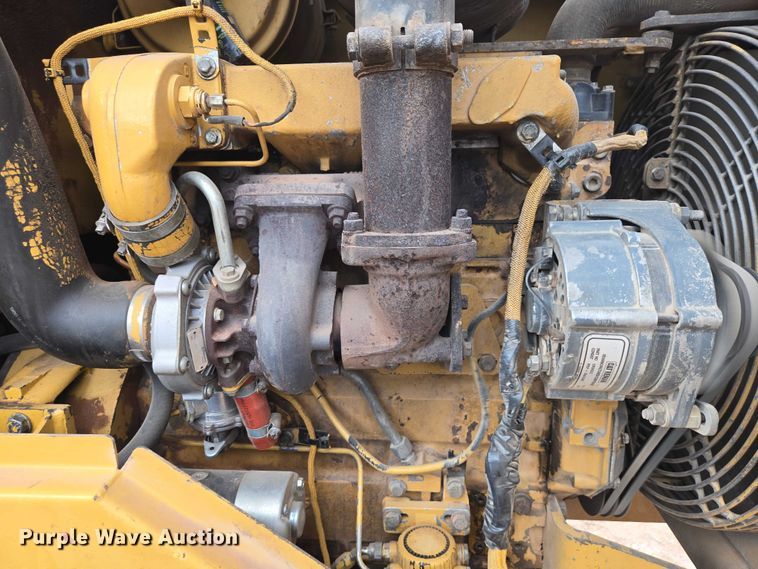 image for item EB1458 1997 Caterpillar CP-433C single drum vibratory roller