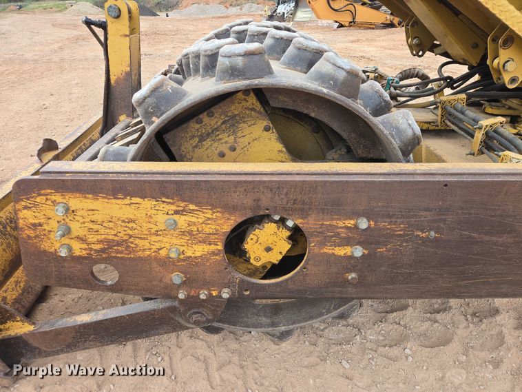 image for item EB1458 1997 Caterpillar CP-433C single drum vibratory roller