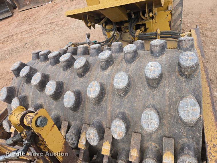 image for item EB1458 1997 Caterpillar CP-433C single drum vibratory roller
