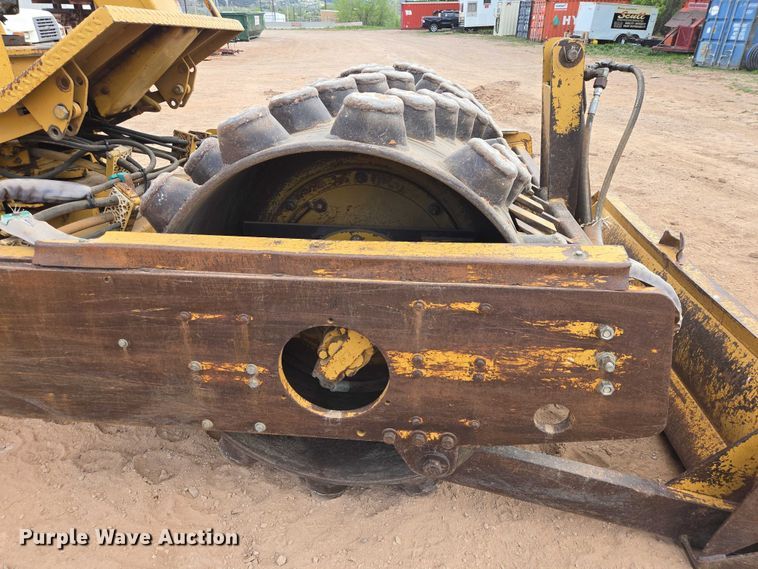 image for item EB1458 1997 Caterpillar CP-433C single drum vibratory roller