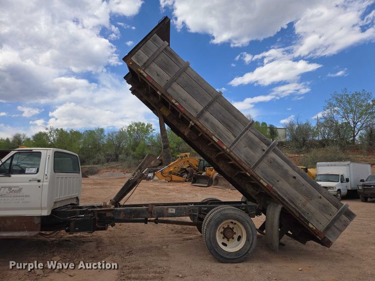 image for item EB1459 1998 Ford F800 dump flatbed truck