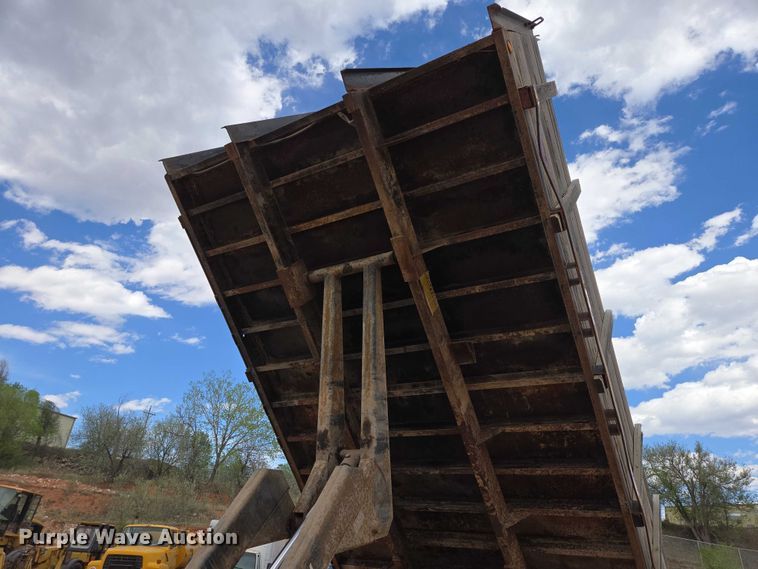 image for item EB1459 1998 Ford F800 dump flatbed truck