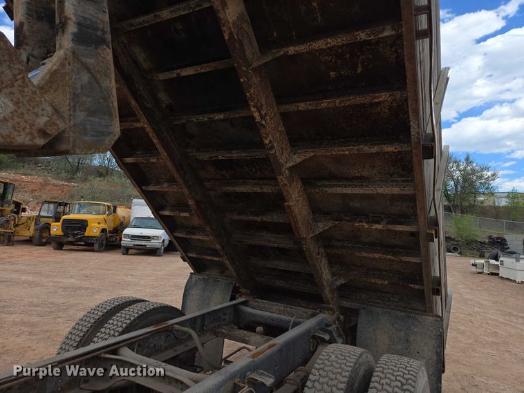 image for item EB1459 1998 Ford F800 dump flatbed truck