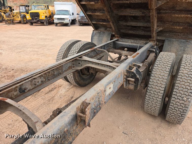 image for item EB1459 1998 Ford F800 dump flatbed truck
