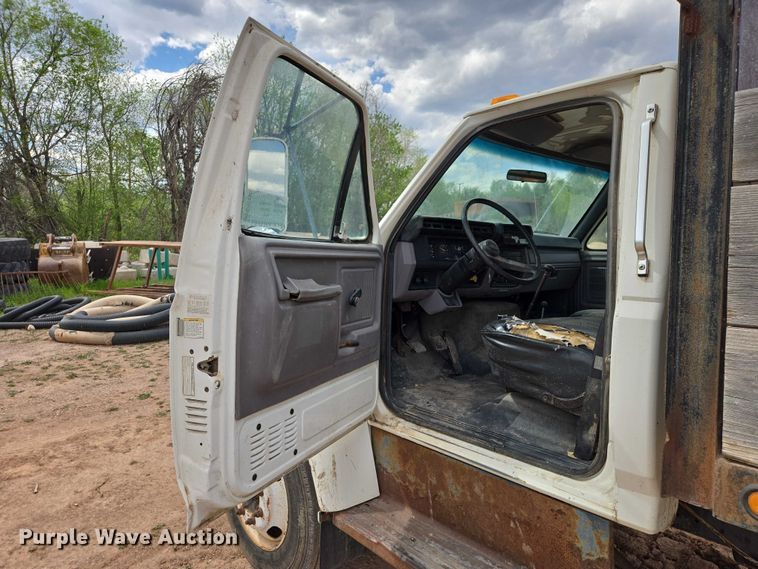 image for item EB1459 1998 Ford F800 dump flatbed truck