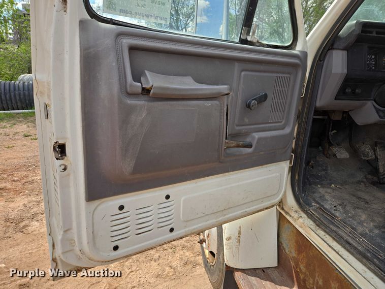 image for item EB1459 1998 Ford F800 dump flatbed truck