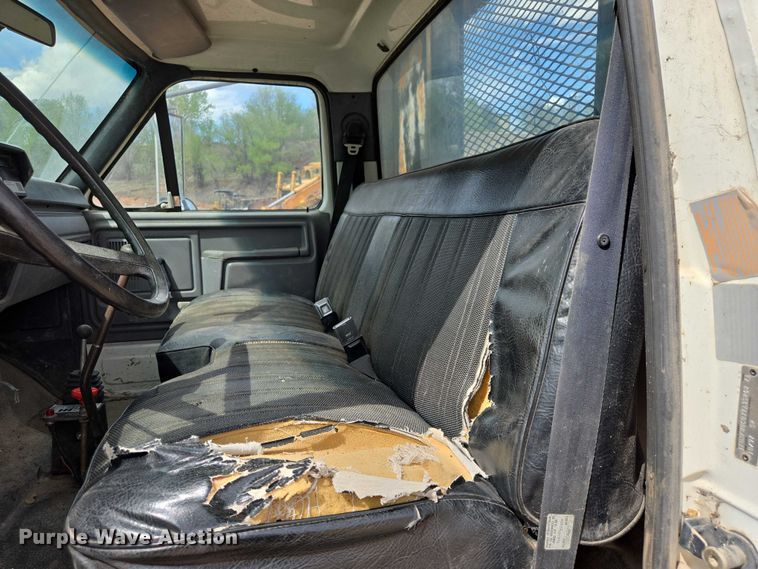 image for item EB1459 1998 Ford F800 dump flatbed truck