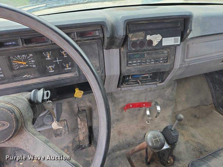 image for item EB1459 1998 Ford F800 dump flatbed truck