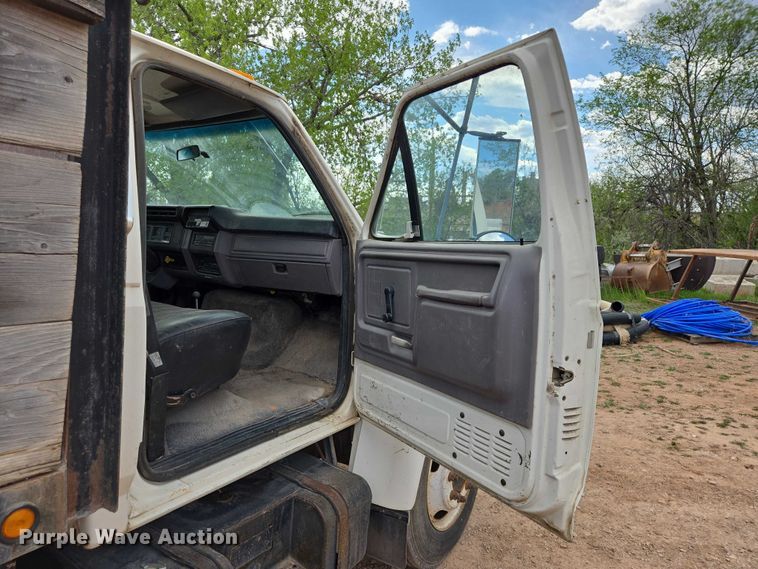 image for item EB1459 1998 Ford F800 dump flatbed truck