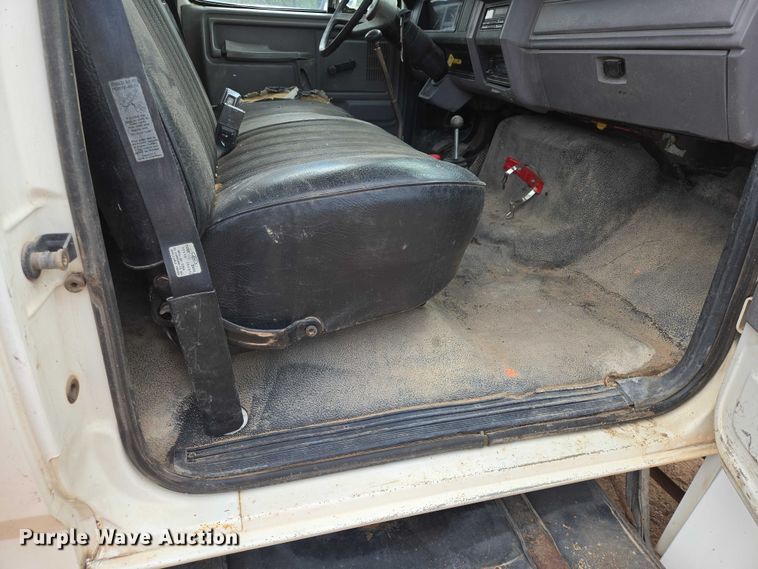 image for item EB1459 1998 Ford F800 dump flatbed truck