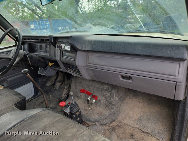 image for item EB1459 1998 Ford F800 dump flatbed truck