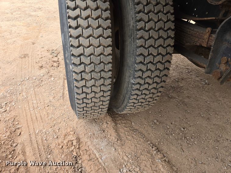 image for item EB1459 1998 Ford F800 dump flatbed truck
