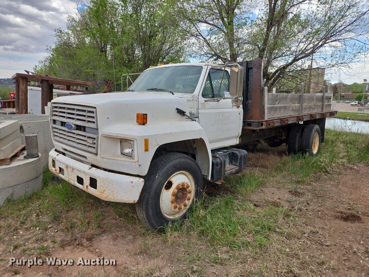 image for item EB1460 1992 Ford F700 dump flatbed truck