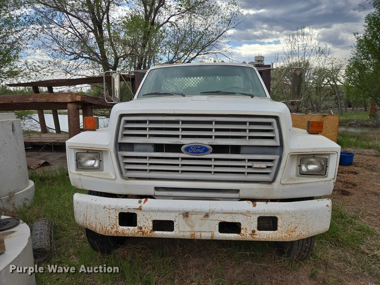 image for item EB1460 1992 Ford F700 dump flatbed truck