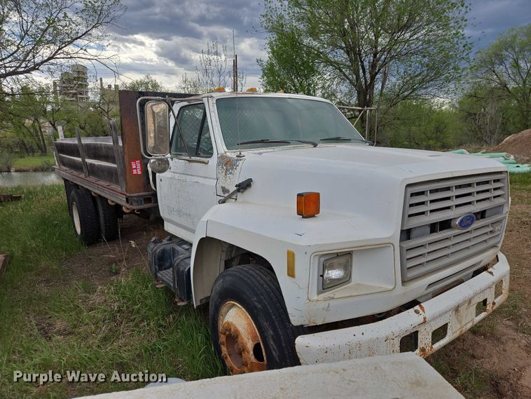 image for item EB1460 1992 Ford F700 dump flatbed truck
