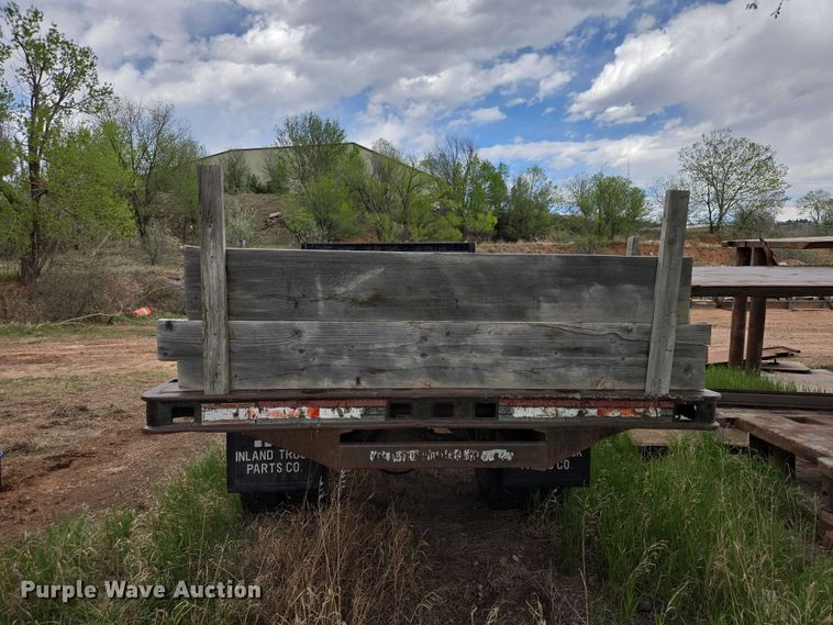 image for item EB1460 1992 Ford F700 dump flatbed truck