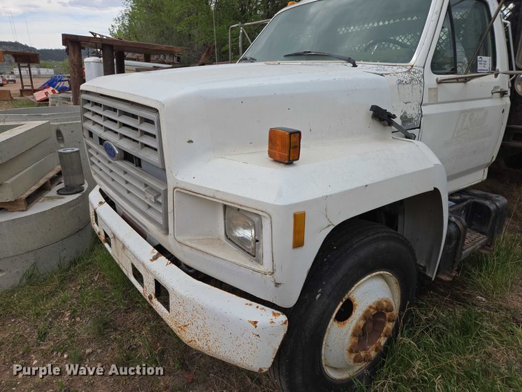 image for item EB1460 1992 Ford F700 dump flatbed truck