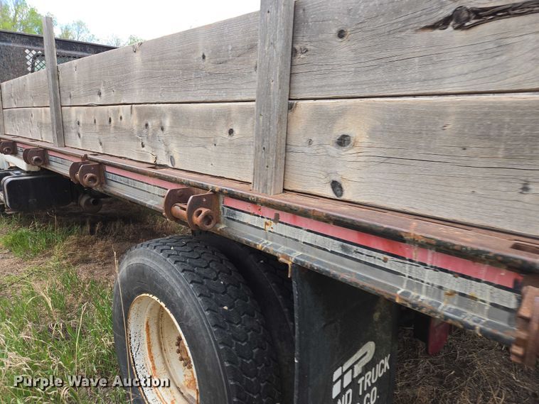 image for item EB1460 1992 Ford F700 dump flatbed truck