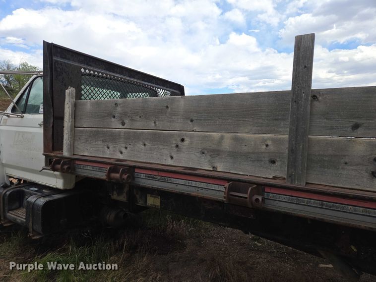 image for item EB1460 1992 Ford F700 dump flatbed truck