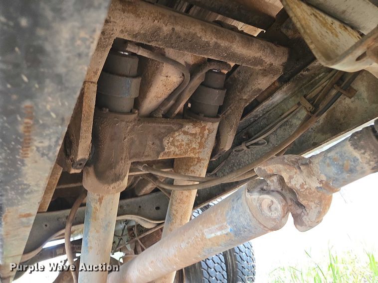 image for item EB1460 1992 Ford F700 dump flatbed truck