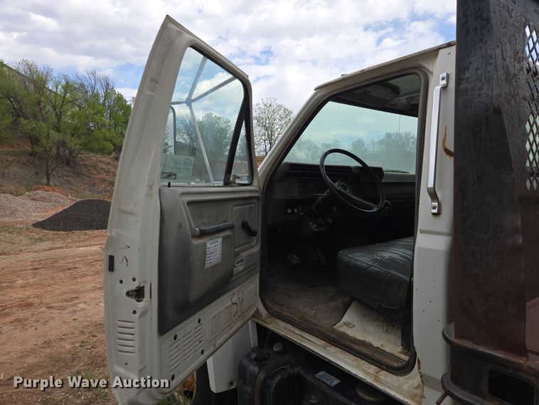 image for item EB1460 1992 Ford F700 dump flatbed truck