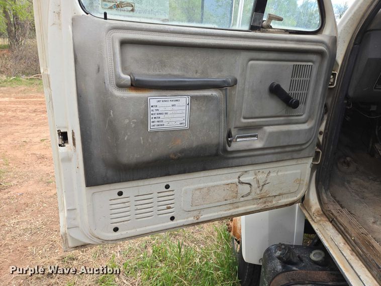 image for item EB1460 1992 Ford F700 dump flatbed truck