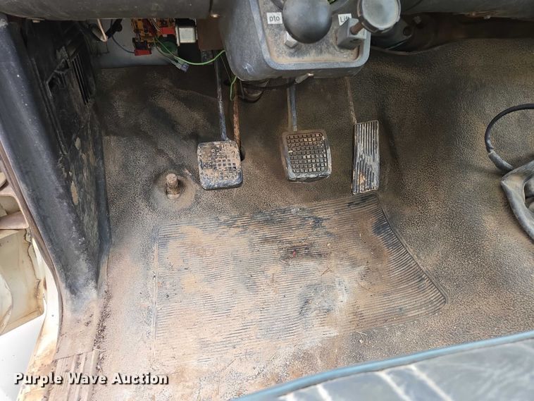 image for item EB1460 1992 Ford F700 dump flatbed truck