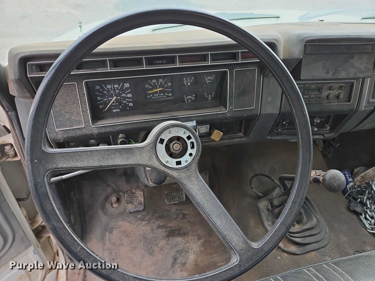 image for item EB1460 1992 Ford F700 dump flatbed truck