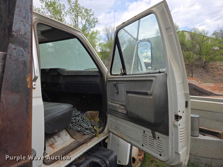 image for item EB1460 1992 Ford F700 dump flatbed truck