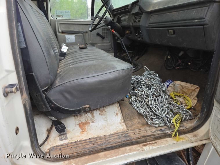 image for item EB1460 1992 Ford F700 dump flatbed truck