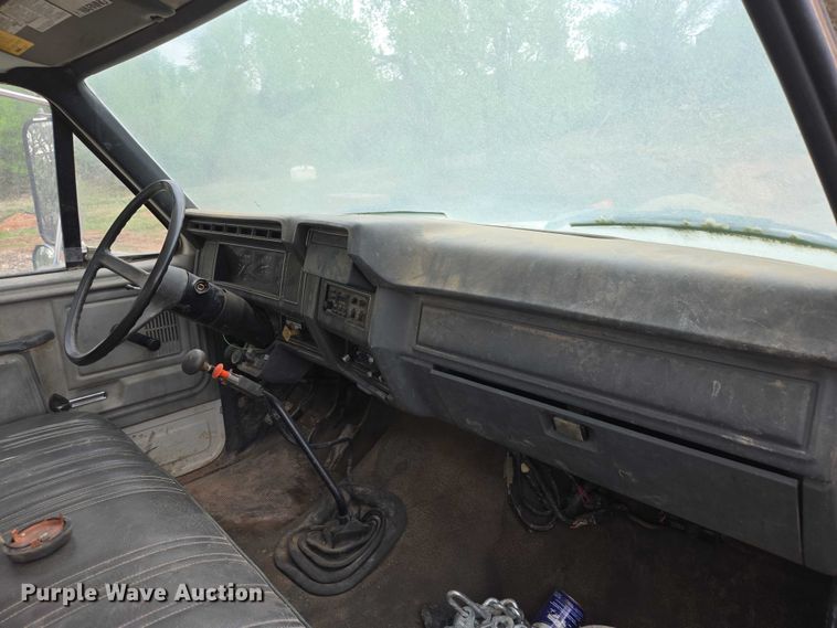 image for item EB1460 1992 Ford F700 dump flatbed truck